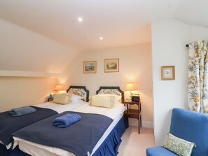 3 bedrooms, individually decorated, individually furnished, free WiFi - Magdalen Cottage (Banbury)