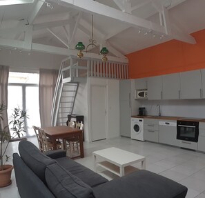 スマートテレビ、暖炉、PC モニター