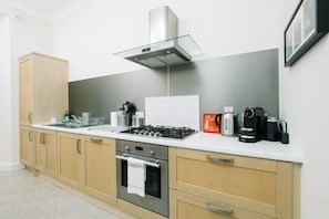 Micro-ondes, four, plaque de cuisson, lave-vaisselle