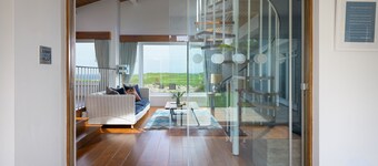 The Breakers offers exceptionally flexible and spacious accommodation with five bedrooms and four ba