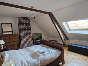 4 chambres, fer et planche à repasser, Wi-Fi, draps fournis