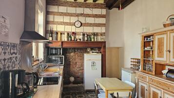 雪櫃、微波爐、焗爐、爐具