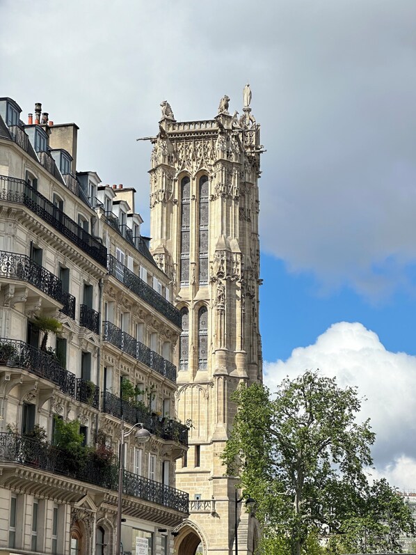 Exterior - 1632 StMartin (Paris)