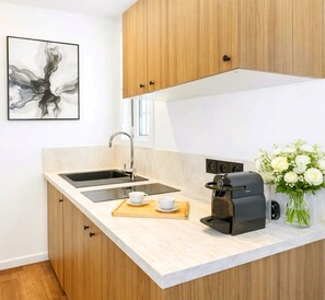Studio, Courtyard View | Private kitchen - 1632 StMartin (Paris)