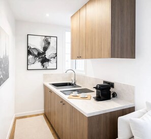 Studio, Courtyard View | Private kitchen | Espresso maker, electric kettle, toaster, freezer - 1632 StMartin (Paris)