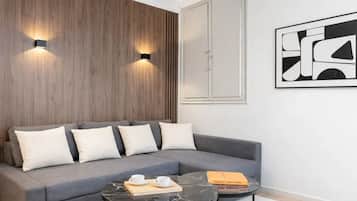 Studio, Courtyard View | Living area