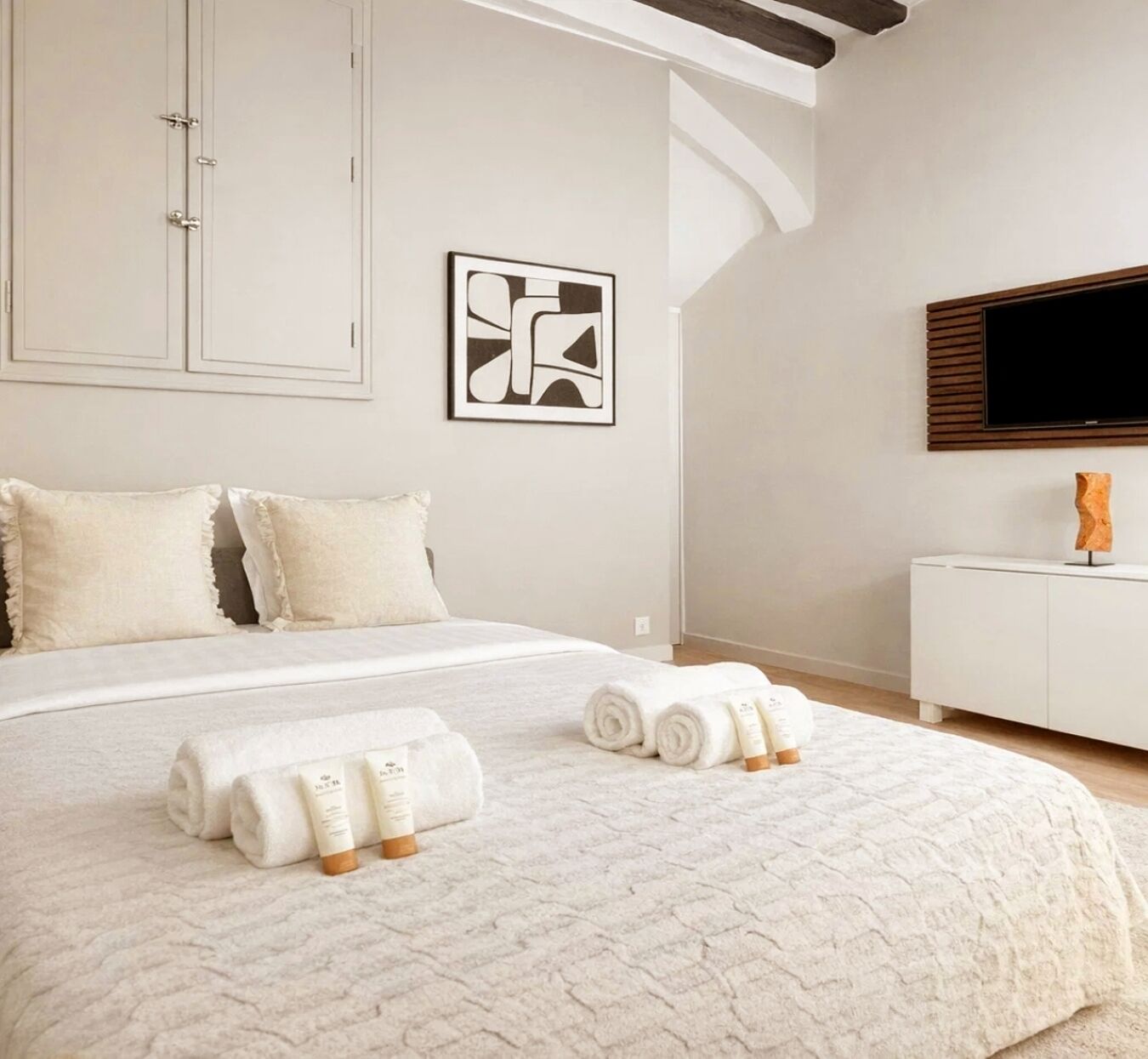 Smart TV 80 cm con canales de televisión digitales