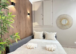 Studio, vue cour intérieure | Fer et planche à repasser, Wi-Fi gratuit