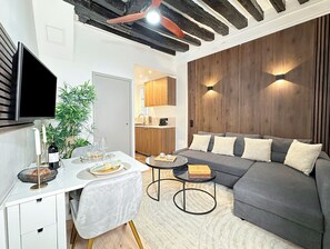 Studio, vue cour intérieure | Vue de la chambre