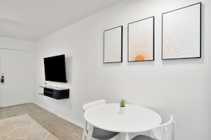 Dining - Hyde Park Gem–Modern Studio Near UT & Downtown (Austin)