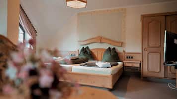 1 bedroom, desk, free WiFi, bed sheets