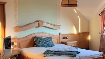 1 bedroom, desk, free WiFi, bed sheets
