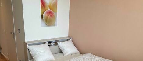 House | 1 bedroom, laptop workspace, iron/ironing board, bed sheets