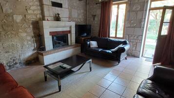 TV, fotballspill og bordtennis