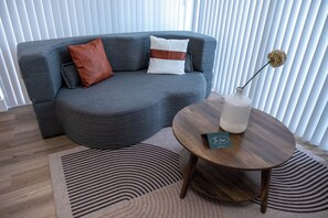 Smart TV - Modern & Spacious 1BR + Sofa Bed (West Palm Beach)