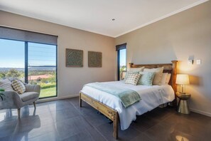 4 slaapkamers, een strijkplank/strijkijzer, reisbedje, wifi