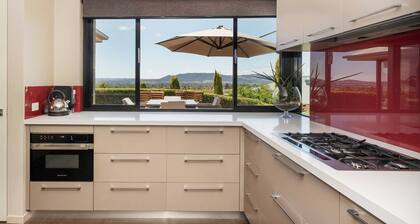 Red Lotus Guesthouse A Grand Valley Views Escape