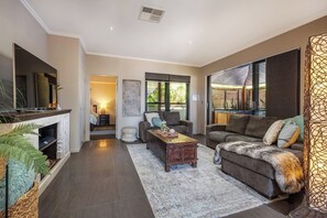 TV, fireplace, stereo