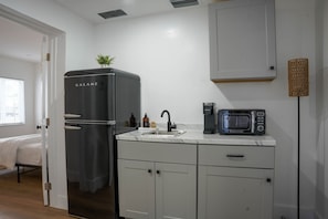 Frigorifero, microonde, macchina per tè/caffè