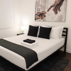 4 habitaciones, tabla de planchar con plancha y cuna de viaje 