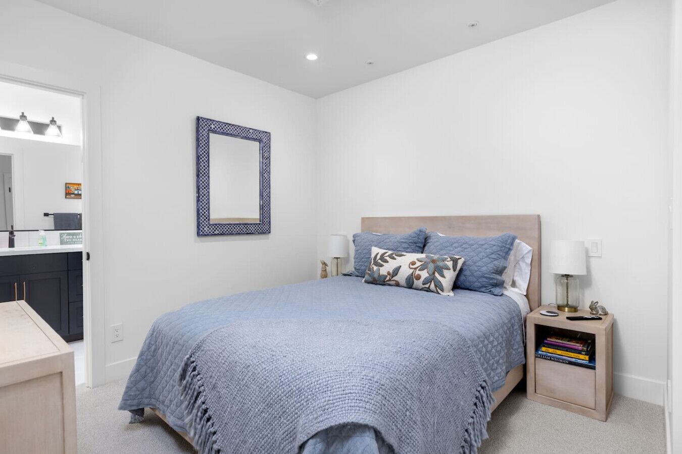 2 bedrooms, desk, iron/ironing board, WiFi