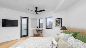 2 bedrooms, desk, WiFi, bed sheets