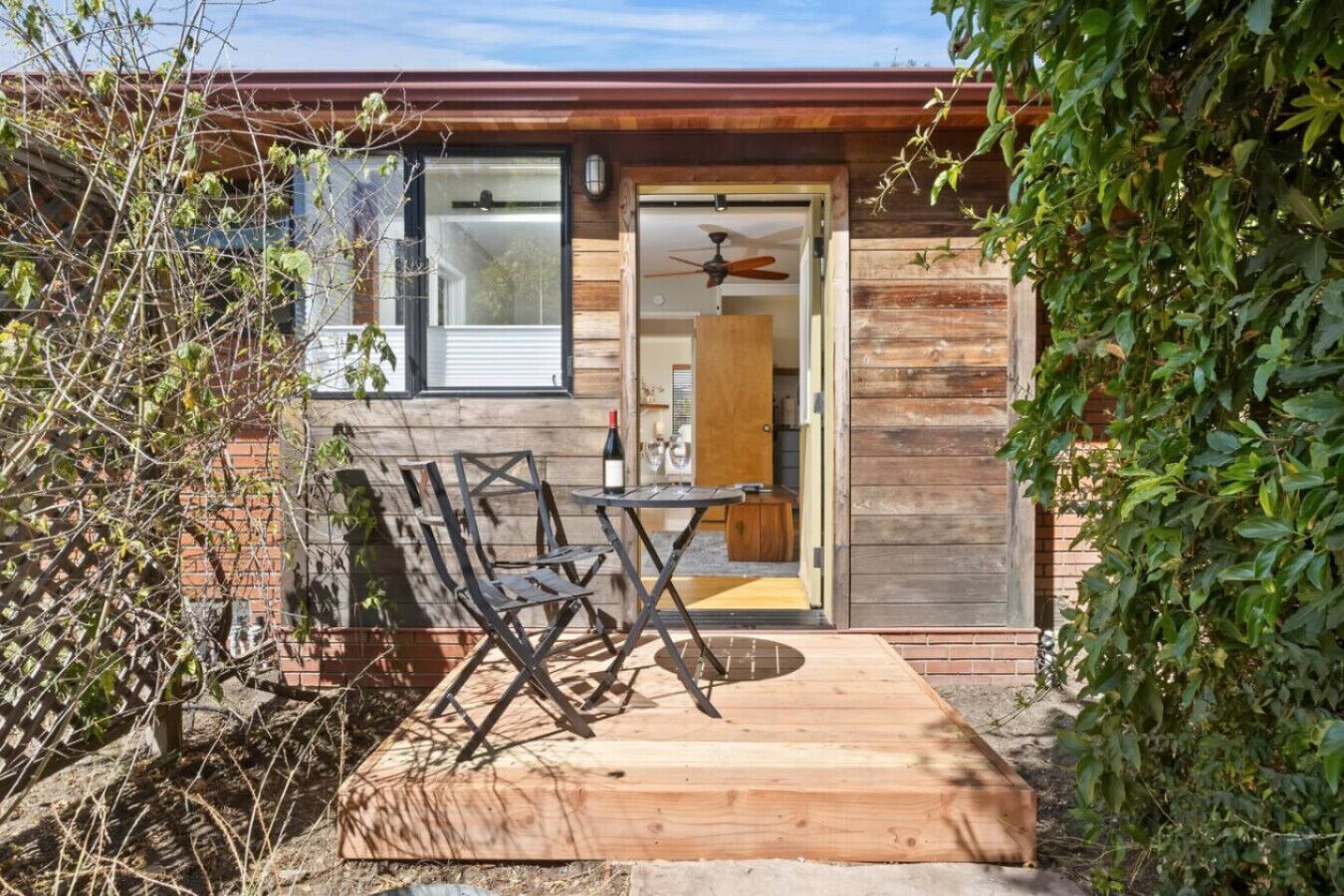 屋外ダイニングエリア