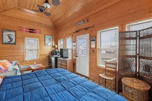 3 chambres, fer et planche à repasser, Wi-Fi, draps fournis