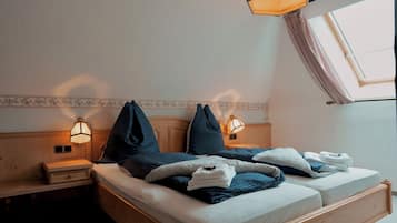 2 bedrooms, desk, free WiFi, bed sheets