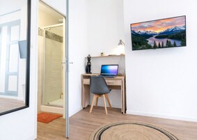 Classic House, Courtyard View | Desk, laptop workspace, iron/ironing board, free cribs/infant beds