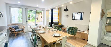 經典獨棟房屋, 庭園景觀 | 起居區 | 80-公分平面電視、數位頻道、Netflix、串流服務