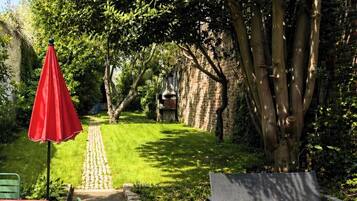 Nhà phong cách cổ điển, quang cảnh sân vườn | Hiên