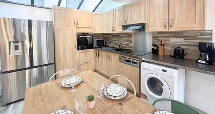 Maison Hypercentre avec jardin, idéale groupes, 5 chambres 5 salles de bain