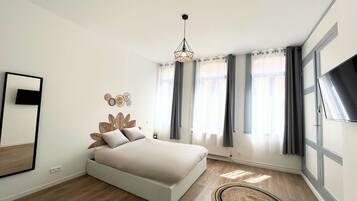 Classic House, Courtyard View | Desk, laptop workspace, iron/ironing board, free WiFi