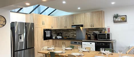 Classic House, Courtyard View | Desk, laptop workspace, iron/ironing board, free cribs/infant beds