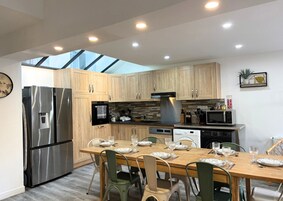 Classic House, Courtyard View | Desk, laptop workspace, iron/ironing board, free cribs/infant beds