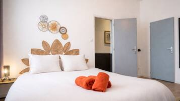 Classic House, Courtyard View | Desk, laptop workspace, iron/ironing board, free cots/infant beds