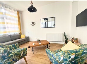 Casa clásica, vista al patio | Área de sala de estar