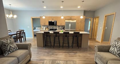 Cozy 3-Bedroom Townhome with AC, WiFi in charming Fish Creek