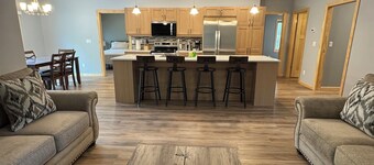Cozy 3-Bedroom Townhome with AC, WiFi in charming Fish Creek