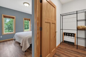 3 bedrooms, iron/ironing board, free WiFi, bed sheets