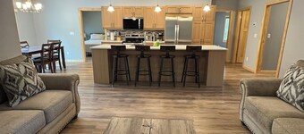 Modern 3-Bed Fish Creek Retreat with AC & Fast Wi-Fi — Perfect Door County Base!