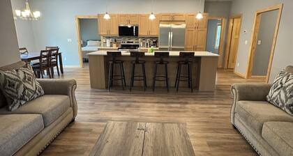 Modern 3-Bed Fish Creek Retreat with AC & Fast Wi-Fi — Perfect Door County Base!