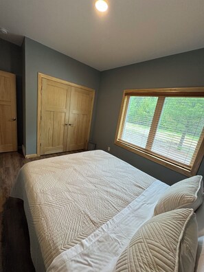 3 soverom, strykejern/-brett, wi-fi og sengetøy