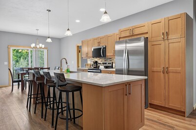 Modern 3-Bed Fish Creek Retreat with AC & Fast Wi-Fi — Perfect Door County Base!