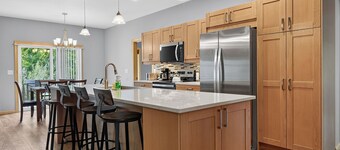 Modern 3-Bed Fish Creek Retreat with AC & Fast Wi-Fi — Perfect Door County Base!