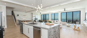 NEW Luxury 4,000 SF Waterfront Home w/Pool, Sleeps 22