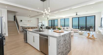 NEW Luxury 4,000 SF Waterfront Home w/Pool, Sleeps 22
