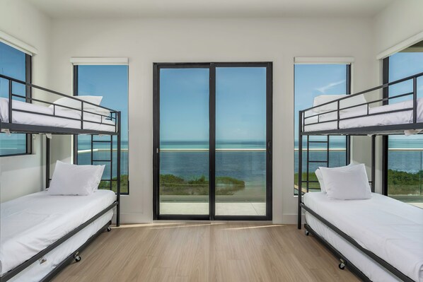 5 habitaciones, cuna de viaje, wifi gratis y ropa de cama