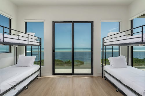 NEW Luxury 4,000 SF Waterfront Home w/Pool, Sleeps 22